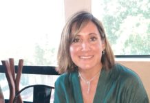 Rosa González lamenta que padres de familia tengan que ampararse para frenar entrega de libros de texto gratuitos