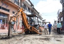 Supervisa Chucho Nader Obra de Repavimentación en la Zona Centro