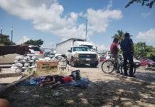 Tras 3 días sin luz vecinos de la Moscú bloquean carretera a Valles para exigir a CFE solución