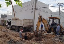 Trabaja COMAPA en reparación de fuga de agua en colonia Revolución Obrera