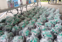Regidor Juan Manuel Pizaña respalda al sector educativo, entrega insumos de limpieza y agua