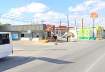 Ratero lesiona a empleado de tienda de conveniencia para asaltarla