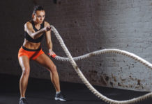 Hacer ejercicio en la juventud reduce el riesgo de desarrollar 9 tipos de cáncer en la vejez, según un estudio