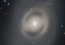 Hubble capta ‘fantasma’ flotando a 44 millones de años luz de la Tierra