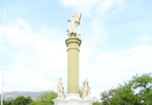 Deposita Gobernador ofrenda floral en honor a los héroes de la independencia