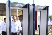 Entrega gobernador arcos detectores para reforzar seguridad en CEDES