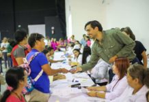 Entrega Gobierno de Reynosa tarjetas de Becas a rezagados
