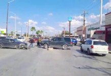 Accidente Vial deja daños, lesionados, y caos