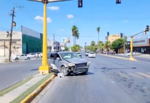 Accidente vial deja lesionados y daños en concurrido boulevard