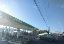 Aprovechan automovilistas gasolina “barata”