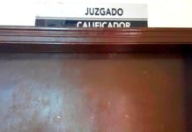 Arrestan a sujeto por molestar a su familia
