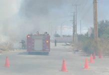Bomberos acuden a sofocar incendios en predios baldíos con pastizales