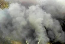 Bomberos sofocan incendio en predio con pastizal