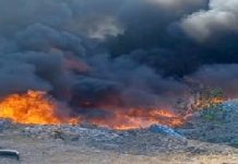Bomberos sofocan incendios en pastizales que dejaron daños materiales