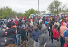 Migrantes desesperados esperan su cita para conseguir el “sueño americano”