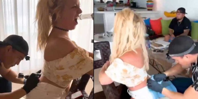 Britney Spears presume su nuevo tatuaje