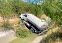 Cae pipa en canalito desalinizador en la carretera a la Ribereña
