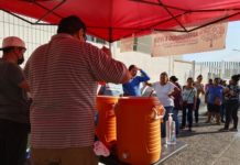 Aprendiendo a VIHVIR entregó 250 desayunos gratuitos a población en general afuera del Canseco