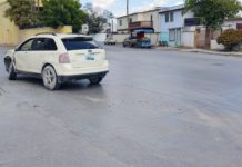 Impacta camioneta y huye dejando dos personas lesionadas en la Ribereña