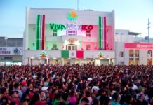 Miles de ciudadanos abarrotaron la plaza para festejar fiestas patrias