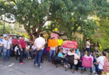 Docentes afirman: “Ni un paso atrás, hasta que se resuelvan las 22 demandas laborales”.