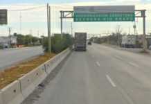 Rateros roban unidades y dejan a sus víctimas a pie en concurrida carretera