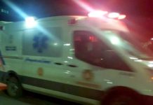 Unidad médica auxilia a persona que al parecer fue atropellada