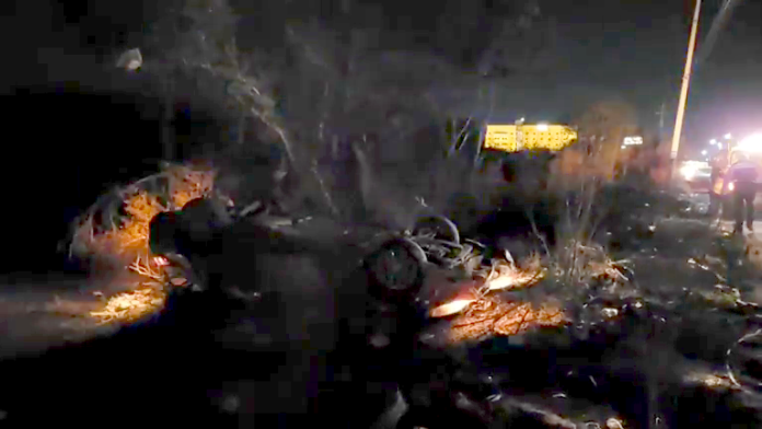 Vuelca unidad en tétrica y oscura carretera de Río Bravo a Reynosa (3)