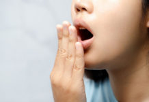 ¿Es falta de higiene? Estas son las causas del mal aliento