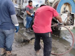 Extrae COMAPA llantas y otros desechos de la red de drenaje