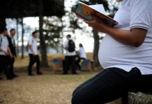 Embarazos en adolescentes causa de deserción escolar