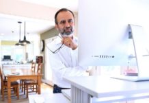 ¿Parados o sentados? Cuál es la mejor forma de trabajar en tu escritorio para tu salud