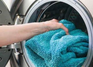 Con qué frecuencia debes lavar tu toalla y cuáles son los peligros de no hacerlo seguido