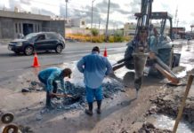 Trabaja COMAPA en la reparación de fuga de agua en Villa Florida sector B