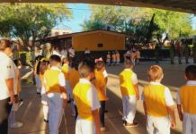 Atienden peticiones en el área educativa como la limpieza de toda la cancha de futbol