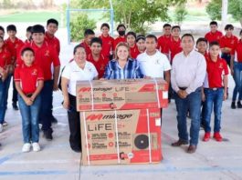 Entregan minisplit a escuela Isaac López Luna del Poblado Rancherías