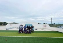 Aplican instalación de pasto sintético en la cancha de futbol rápido del poblado Comales