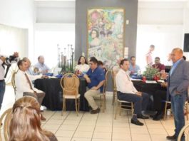 Reconocen trabajo de los médicos en Miguel Alemán