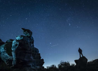 Una lluvia de meteoritos alcanzará su punto máximo este domingo: ¿cómo verla?