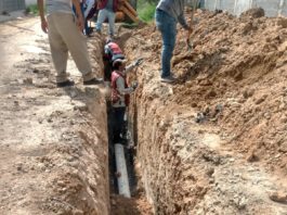 Reemplaza COMAPA línea de drenaje sanitario en colonia Almaguer