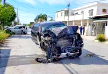 Accidente vial deja cuantiosos daños en unidades tras presunta persecución