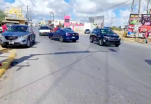 Aparatoso accidente vial deja dos lesionados, daños y caos vehicular