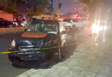 Chocan dos camionetas y dejan cuantiosos daños materiales