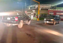 Chocan dos unidades en boulevard Hidalgo dejando solo daños materiales