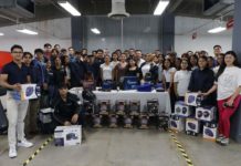 Entregan diplomas a la excelencia educativa a universitarios