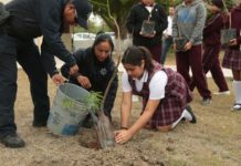 Entregan dotación de pintura y material deportivo a Secundaria