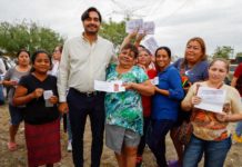 Entregó Carlos Peña Ortiz beneficio a usuarios de COMAPA en Rincón de Las Flores