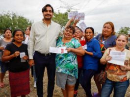 Entregó Carlos Peña Ortiz beneficio a usuarios de COMAPA en Rincón de Las Flores