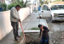 Beneficia COMAPA a vecinos de Valle Alto con limpieza de caja de válvulas