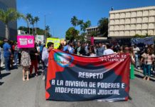 Paran labores y bloquean avenida Hidalgo trabajadores sindicalizados del Poder Judicial